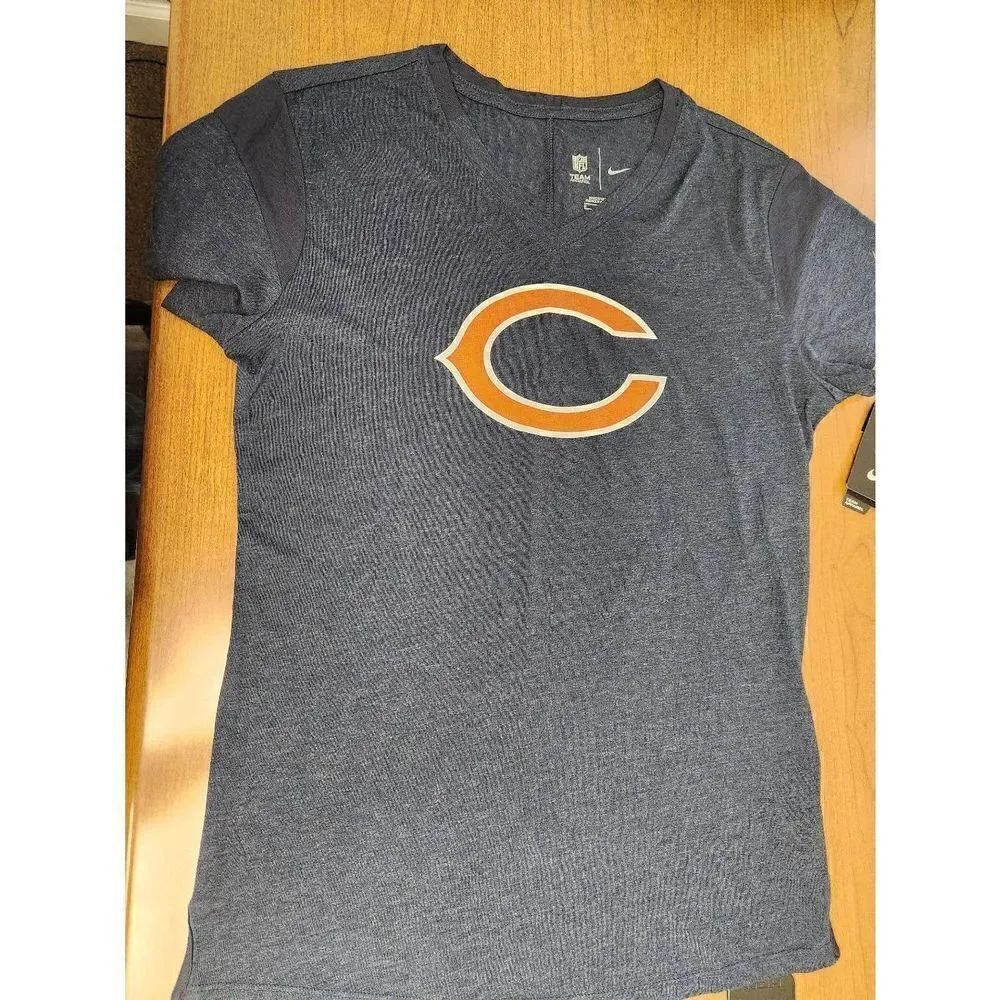 Nike Chicago Bears Small blue v neck with Chicago Bears logo